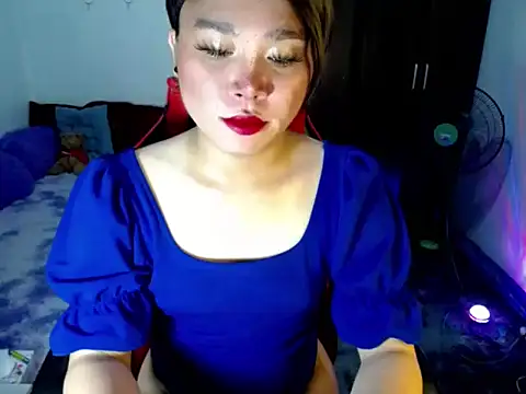 Snapshot of Urassiansweetcummer chatting on April 6, 6:03 am Urassiansweetcummer online show from April 6, 6:03 am