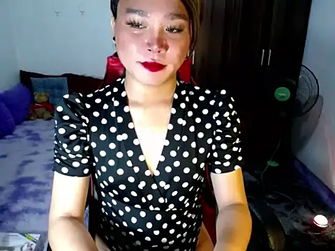 Snapshot of Urassiansweetcummer chatting on April 12, 2:49 am Urassiansweetcummer online show from April 12, 2:49 am