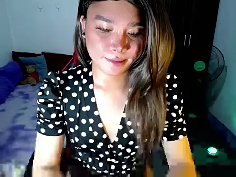 Snapshot of Urassiansweetcummer chatting on April 15, 7:58 pm Urassiansweetcummer online show from April 15, 7:58 pm