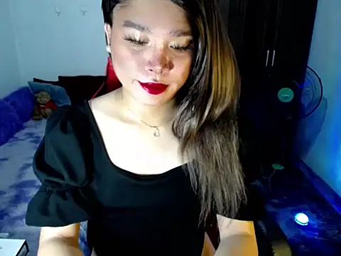 Snapshot of Urassiansweetcummer chatting on April 21, 2:26 am Urassiansweetcummer online show from April 21, 2:26 am