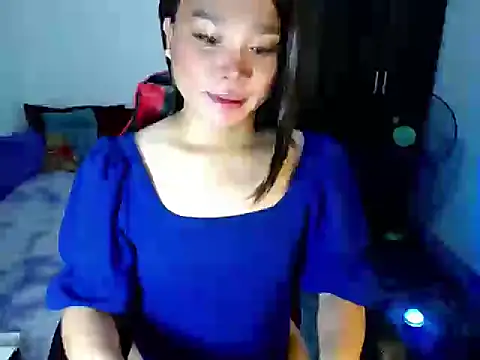 Snapshot of Urassiansweetcummer chatting on April 25, 2:25 am Urassiansweetcummer online show from April 25, 2:25 am