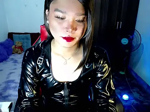 Snapshot of Urassiansweetcummer chatting on May 5, 1:35 am Urassiansweetcummer online show from May 5, 1:35 am