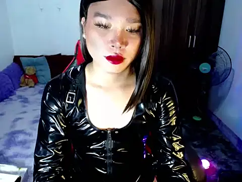 Snapshot of Urassiansweetcummer chatting on May 7, 1:44 am Urassiansweetcummer online show from May 7, 1:44 am