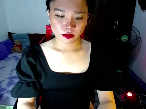 Snapshot of Urassiansweetcummer chatting on May 12, 12:13 pm Urassiansweetcummer online show from May 12, 12:13 pm