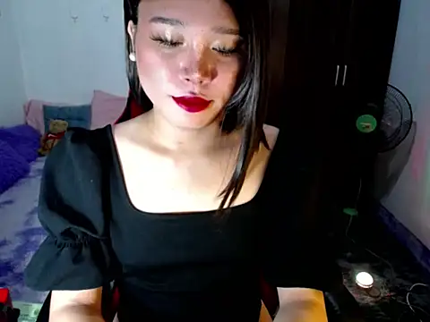Urassiansweetcummer online show from May 23, 2:17 am