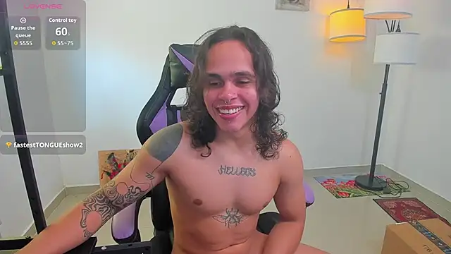 Maximiliano scoott   online show from November 4, 7:46 pm