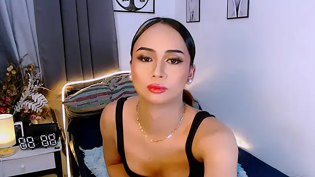 Snapshot of Zialustts chatting on October 10, 4:06 pm Zialustts online show from October 10, 4:06 pm