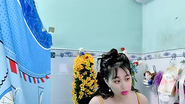 emgaixinhngoan online show from October 3, 4:15 pm