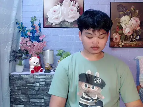 Reynelcock online show from May 5, 4:37 pm