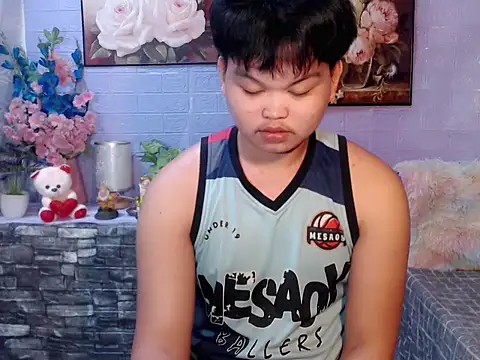 Reynelcock online show from May 6, 6:35 pm