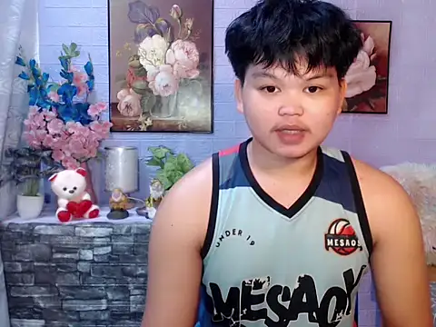 Reynelcock online show from May 7, 1:16 pm