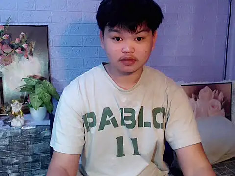 Reynelcock online show from May 12, 5:59 am