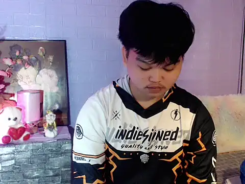 Reynelcock online show from May 18, 7:36 am