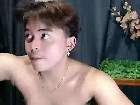 Snapshot of urguy_toshi chatting on April 28, 5:01 am urguy toshi online show from April 28, 5:01 am