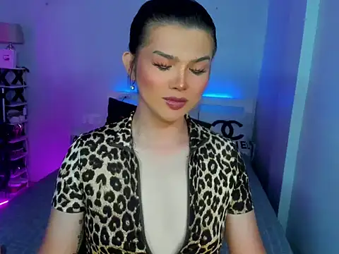 Sweetestcandyx  online show from May 11, 3:18 pm