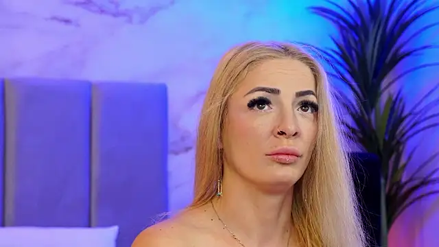 Izabellle02 online show from March 13, 4:52 am