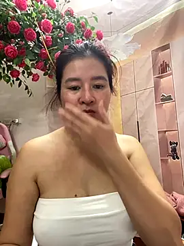 Snapshot of Bollozzy_89 chatting on October 25, 5:48 am Bollozzy 89 online show from October 25, 5:48 am