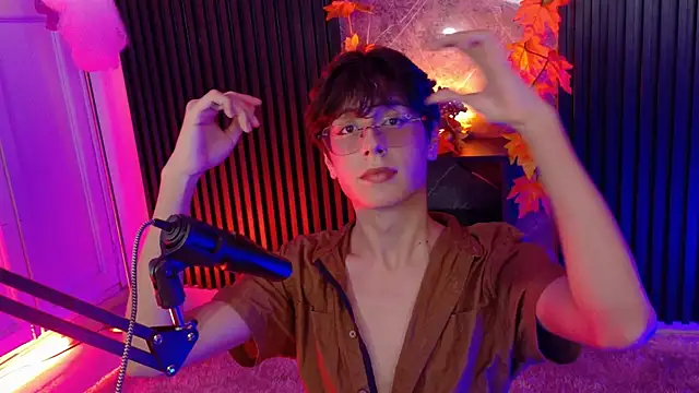 luixdust  online show from October 2, 4:30 am