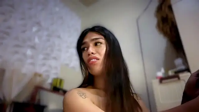 Snapshot of hollywoodxtrans chatting on October 27, 6:17 am hollywoodxtrans online show from October 27, 6:17 am