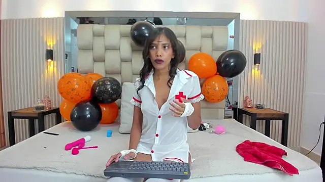 ikia lopez  online show from October 31, 7:37 pm