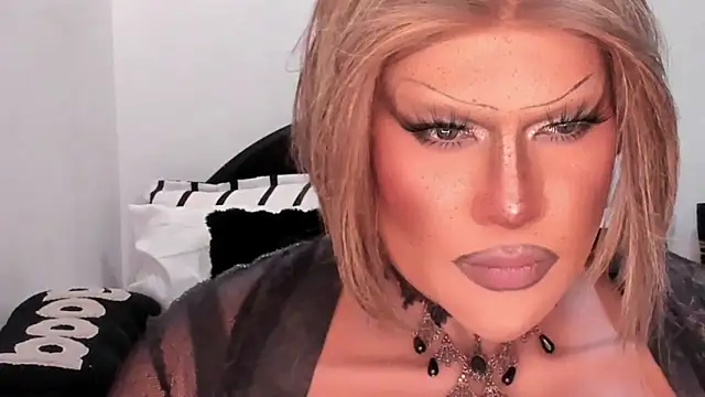 Snapshot of MistressDuhara chatting on May 17, 3:48 am MistressDuhara online show from May 17, 3:48 am