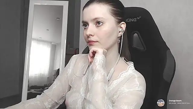 cute elfy  online show from September 26, 2:10 pm