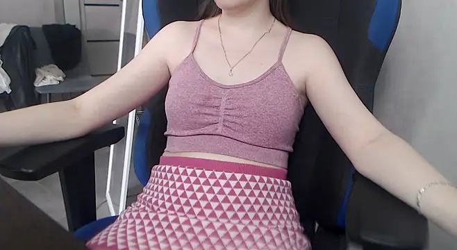 cute elfy  online show from June 21, 1:24 pm