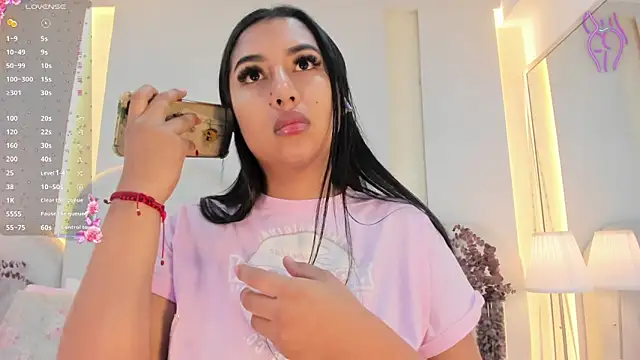 SalomeeBell online show from October 16, 7:59 pm