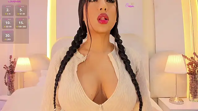 Snapshot of SalomeeBell chatting on May 15, 8:49 pm SalomeeBell online show from May 15, 8:49 pm
