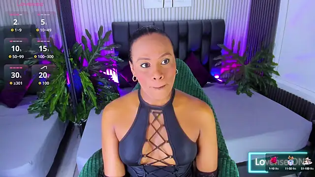 Snapshot of AriebonyBrooke chatting on October 9, 11:41 am AriebonyBrooke online show from October 9, 11:41 am