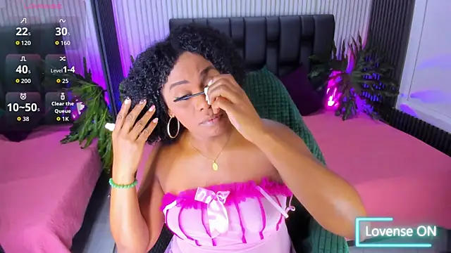 Snapshot of AriebonyBrooke chatting on October 20, 11:32 am AriebonyBrooke online show from October 20, 11:32 am