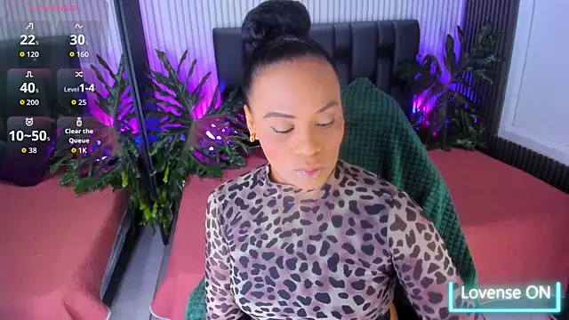 Snapshot of AriebonyBrooke chatting on October 25, 11:40 am AriebonyBrooke online show from October 25, 11:40 am