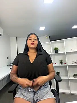 Snapshot of megan_bigboobs_ chatting on September 24, 12:52 pm megan bigboobs online show from September 24, 12:52 pm