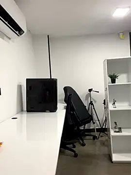 Snapshot of megan_bigboobs_ chatting on October 16, 10:49 am megan bigboobs online show from October 16, 10:49 am