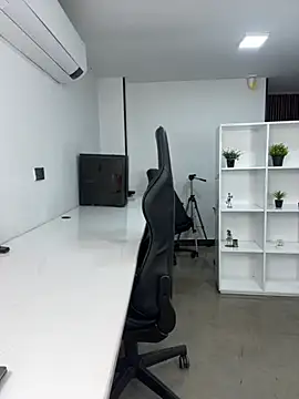 Snapshot of megan_bigboobs_ chatting on October 18, 11:33 am megan bigboobs online show from October 18, 11:33 am