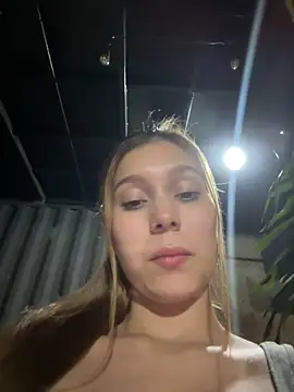 Snapshot of Nikii__ chatting on April 25, 12:13 am Nikii online show from April 25, 12:13 am