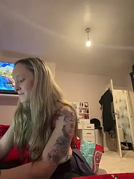 Snapshot of LucyRoseMae chatting on February 2, 9:08 am LucyRoseMae online show from February 2, 9:08 am