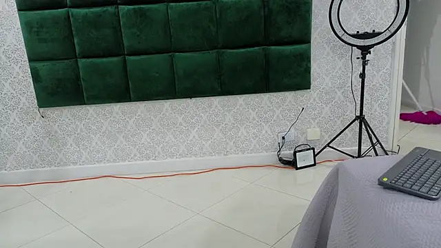 BeccaReedd online show from October 9, 2:31 am