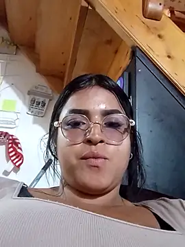 Snapshot of katia_durand chatting on October 27, 9:19 pm katia durand online show from October 27, 9:19 pm