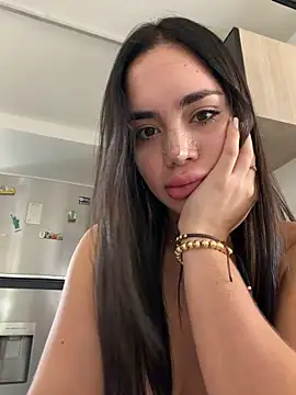 MaddyMay  online show from December 21, 6:15 pm