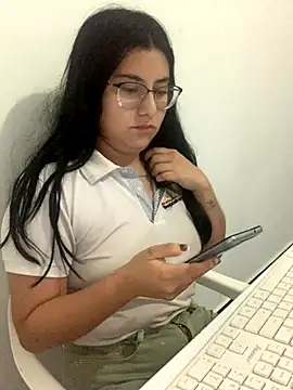 Snapshot of Velma_star chatting on October 6, 10:45 am Velma star online show from October 6, 10:45 am