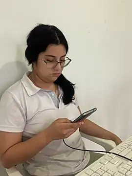 Snapshot of Velma_star chatting on October 9, 11:41 am Velma star online show from October 9, 11:41 am