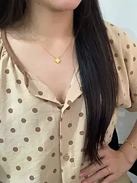 JennyQueen18 online show from May 2, 8:14 pm