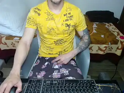 Snapshot of bossking017 chatting on February 3, 11:20 am bossking017 online show from February 3, 11:20 am