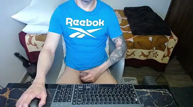 Snapshot of bossking017 chatting on February 4, 1:16 pm bossking017 online show from February 4, 1:16 pm