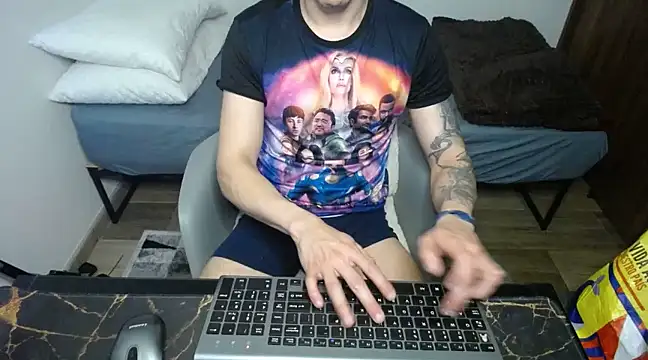 Snapshot of bossking017 chatting on February 7, 9:58 pm bossking017 online show from February 7, 9:58 pm