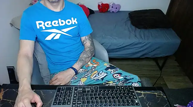 Snapshot of bossking017 chatting on February 16, 12:41 am bossking017 online show from February 16, 12:41 am