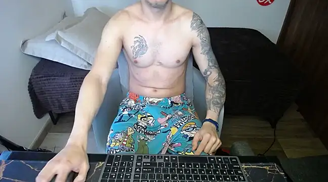 Snapshot of bossking017 chatting on February 16, 1:49 pm bossking017 online show from February 16, 1:49 pm