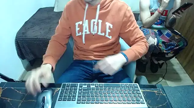 Snapshot of bossking017 chatting on February 16, 10:32 pm bossking017 online show from February 16, 10:32 pm