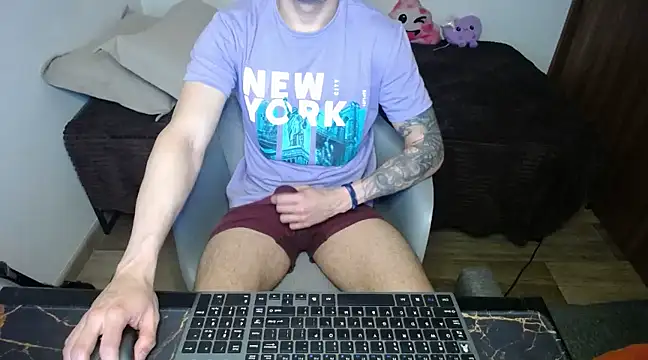 Snapshot of bossking017 chatting on February 17, 11:02 am bossking017 online show from February 17, 11:02 am